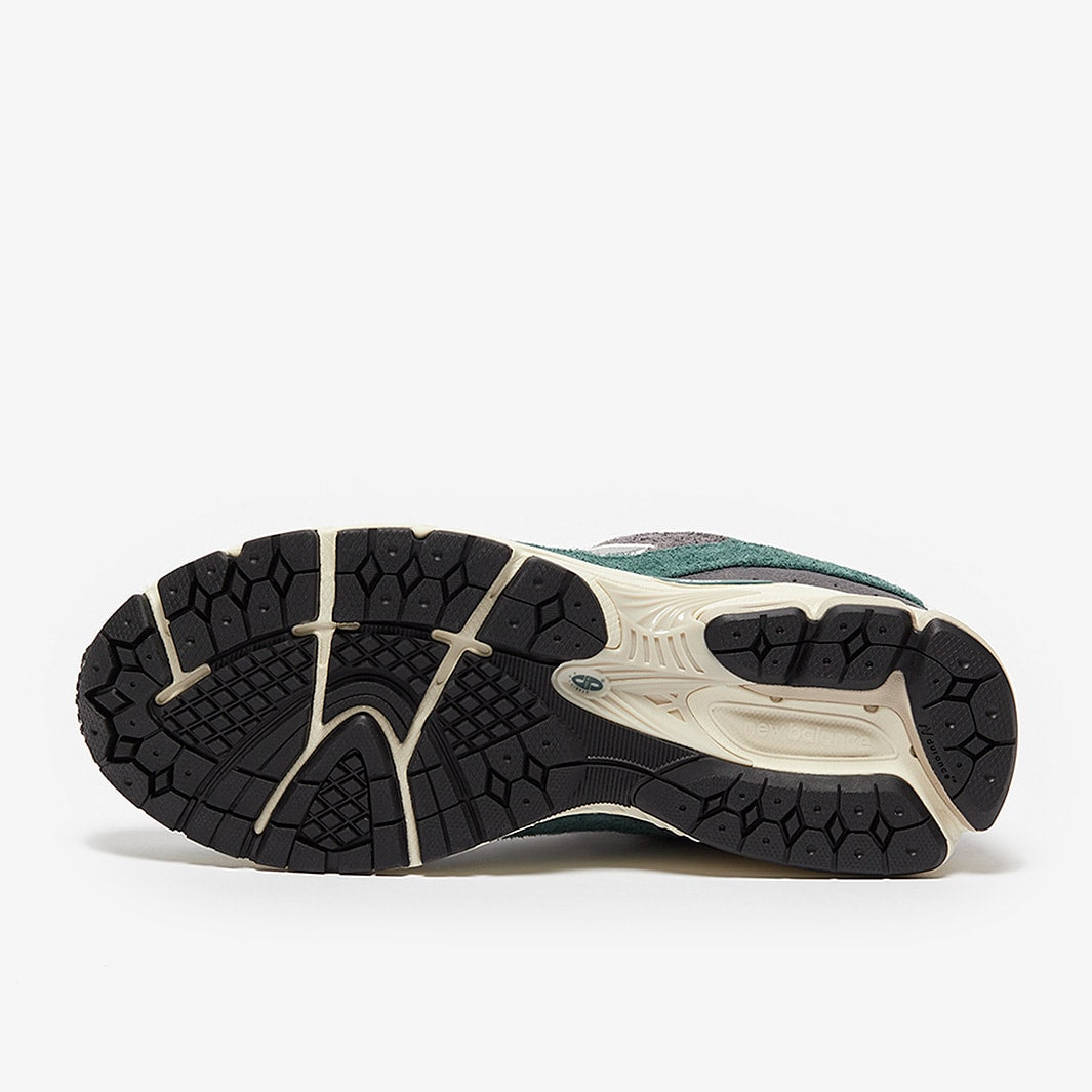 نيو بالانس 2002R