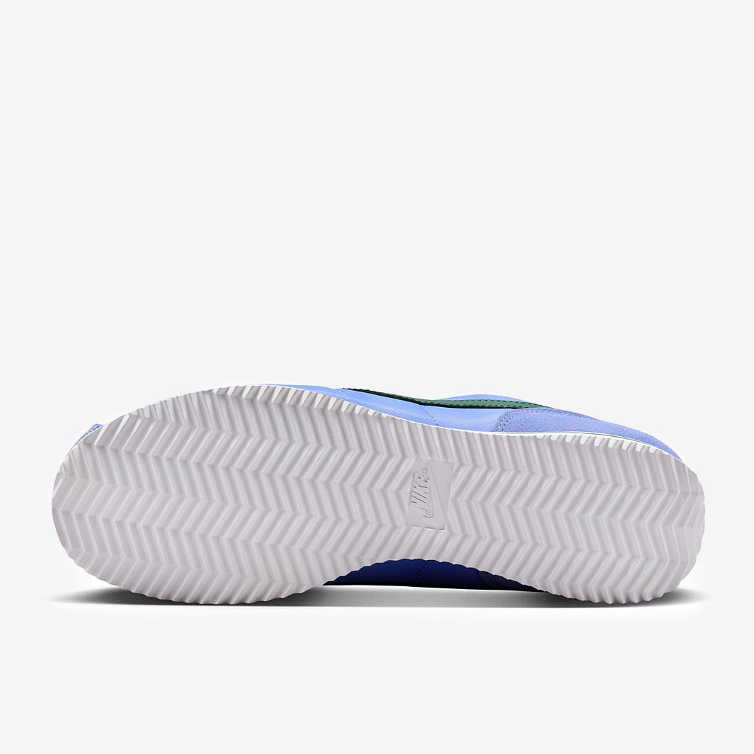 حذاء رياضي نسائي من نايكي سبورتسوير، طراز كورتيز تيكستايل