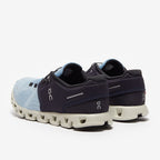 في قمة السعادة