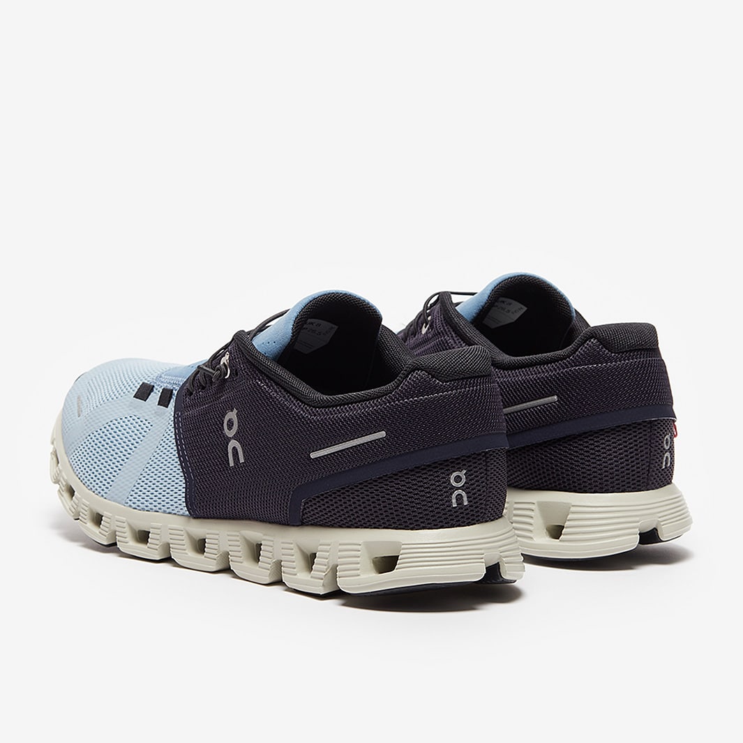 في قمة السعادة