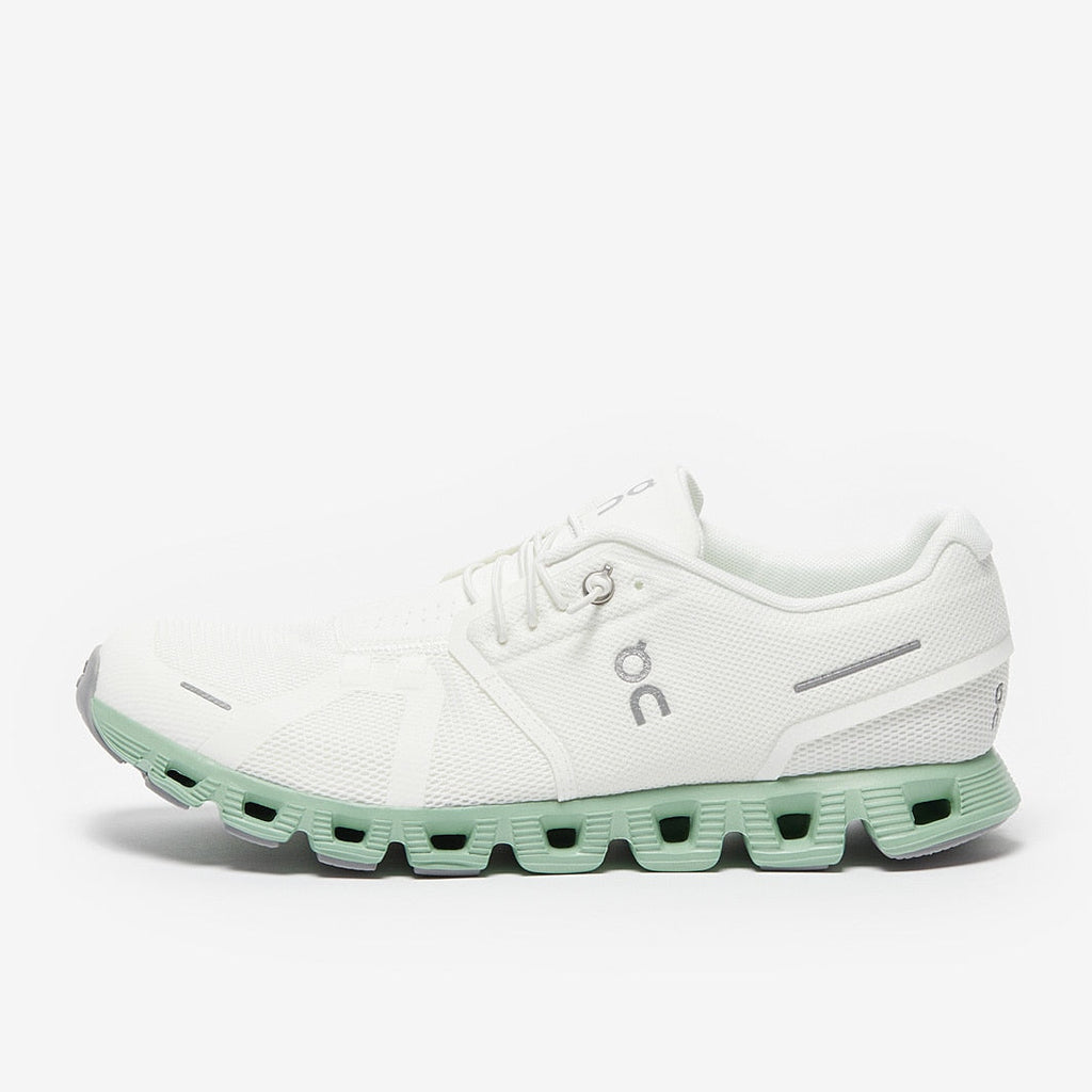 في قمة السعادة