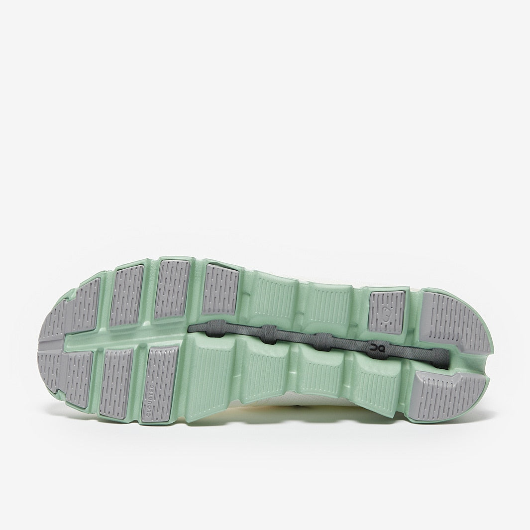 في قمة السعادة