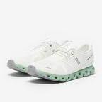 في قمة السعادة