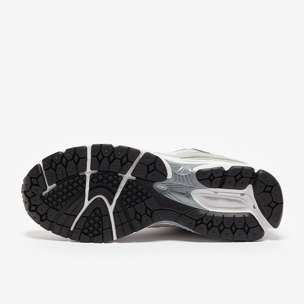 نيو بالانس 2002R