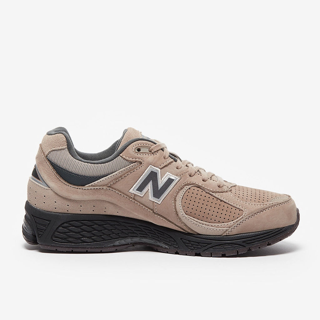 نيو بالانس 2002R