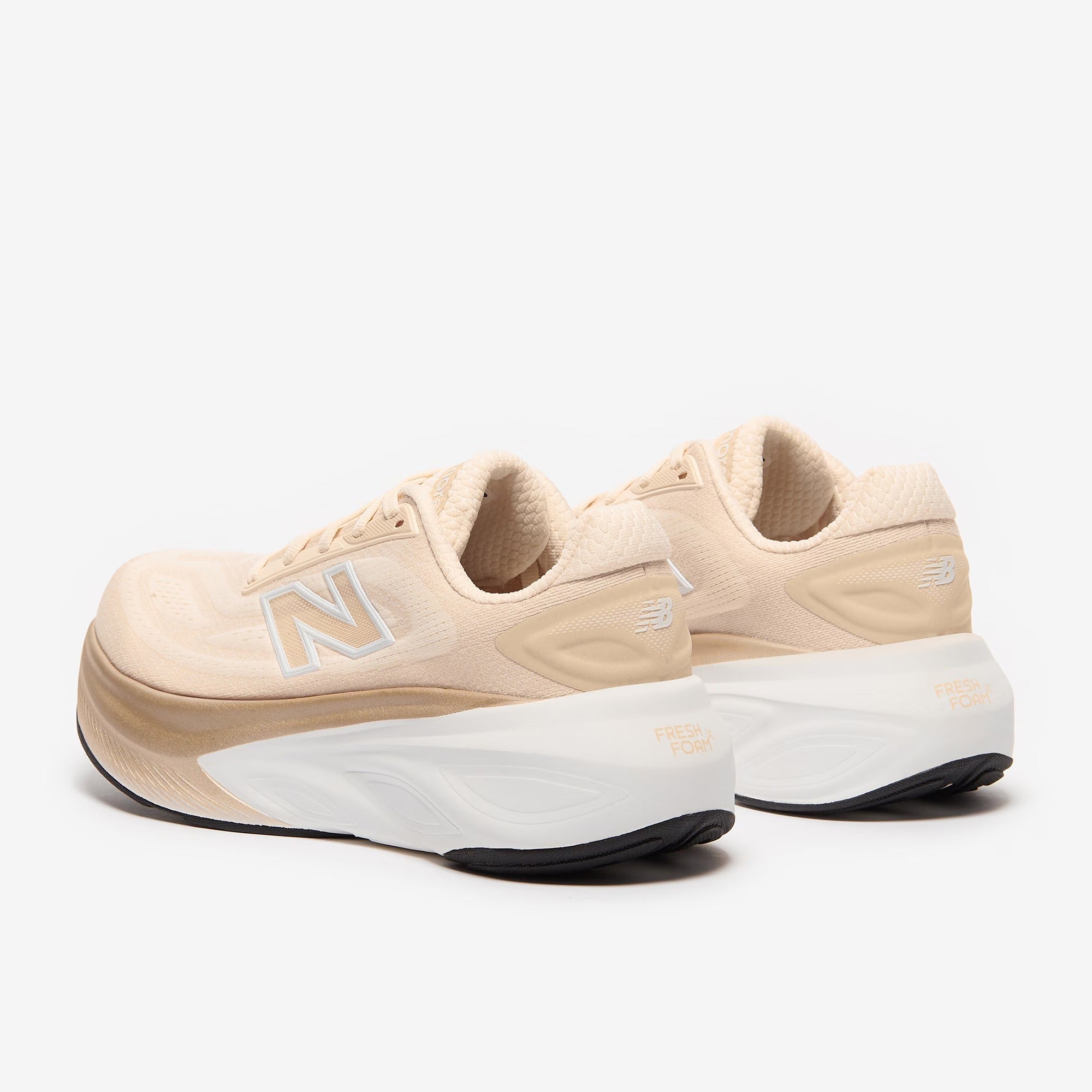 حذاء نيو بالانس النسائي فريش فوم إكس مور الإصدار السادس