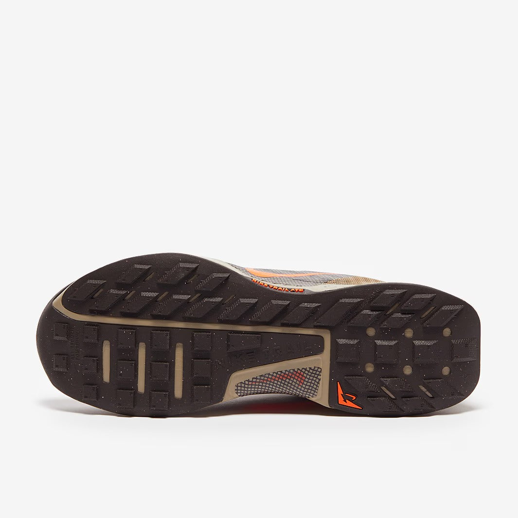 حذاء نايكي جونيبر تريل 3