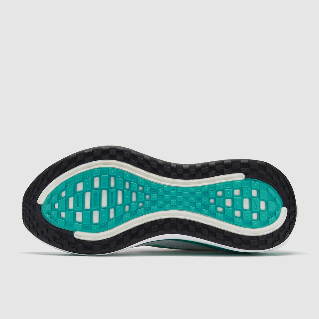 حذاء نايكي فوميرو بلس النسائي