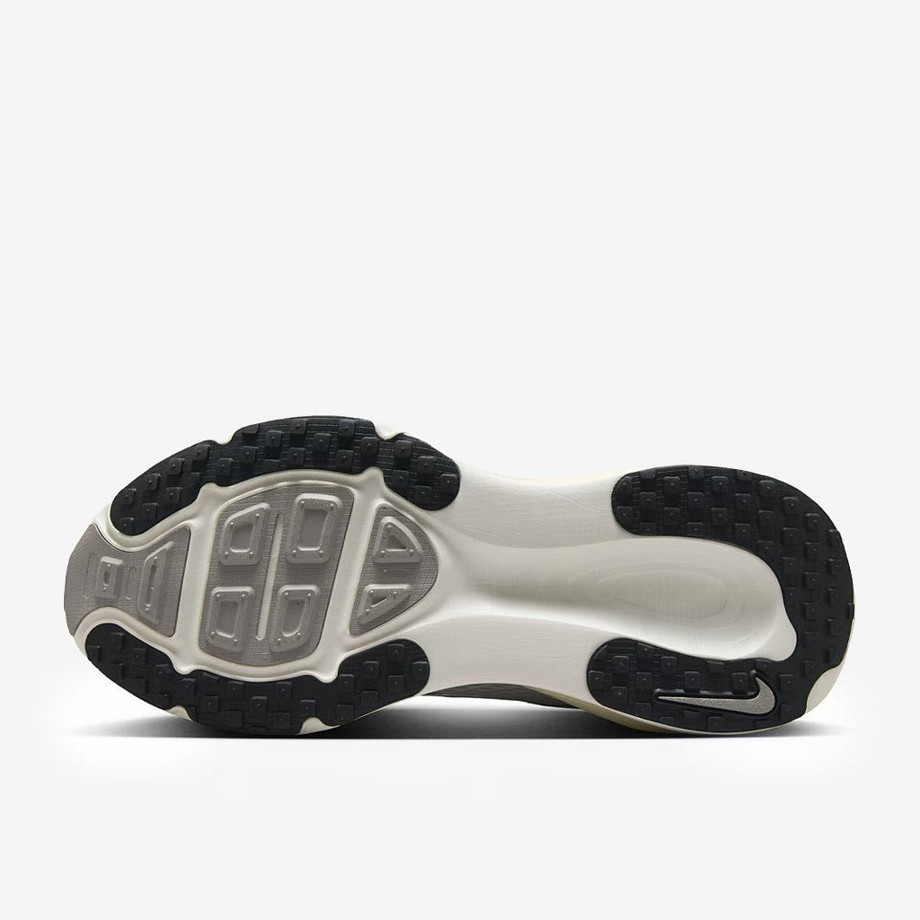 حذاء نايكي فوميرو 18 النسائي