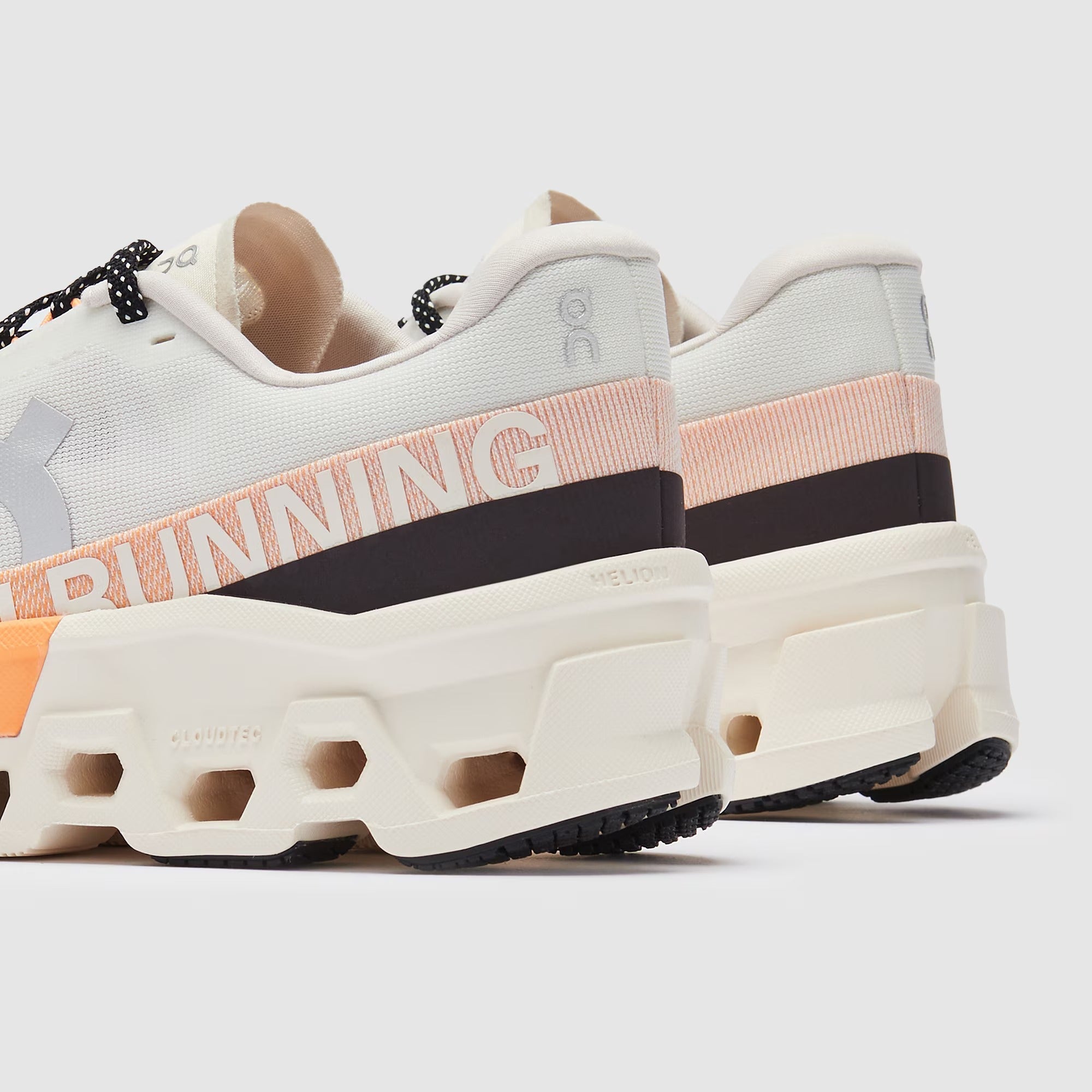 اون  حذاء كلاودمونستر 2 النسائي