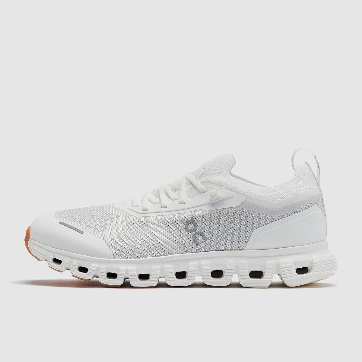 On Women’s Cloud 6 Versa