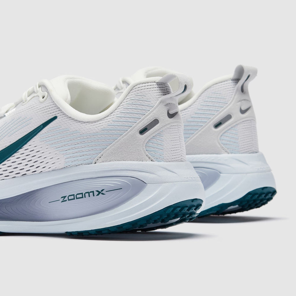 حذاء نايكي فوميرو 18 النسائي