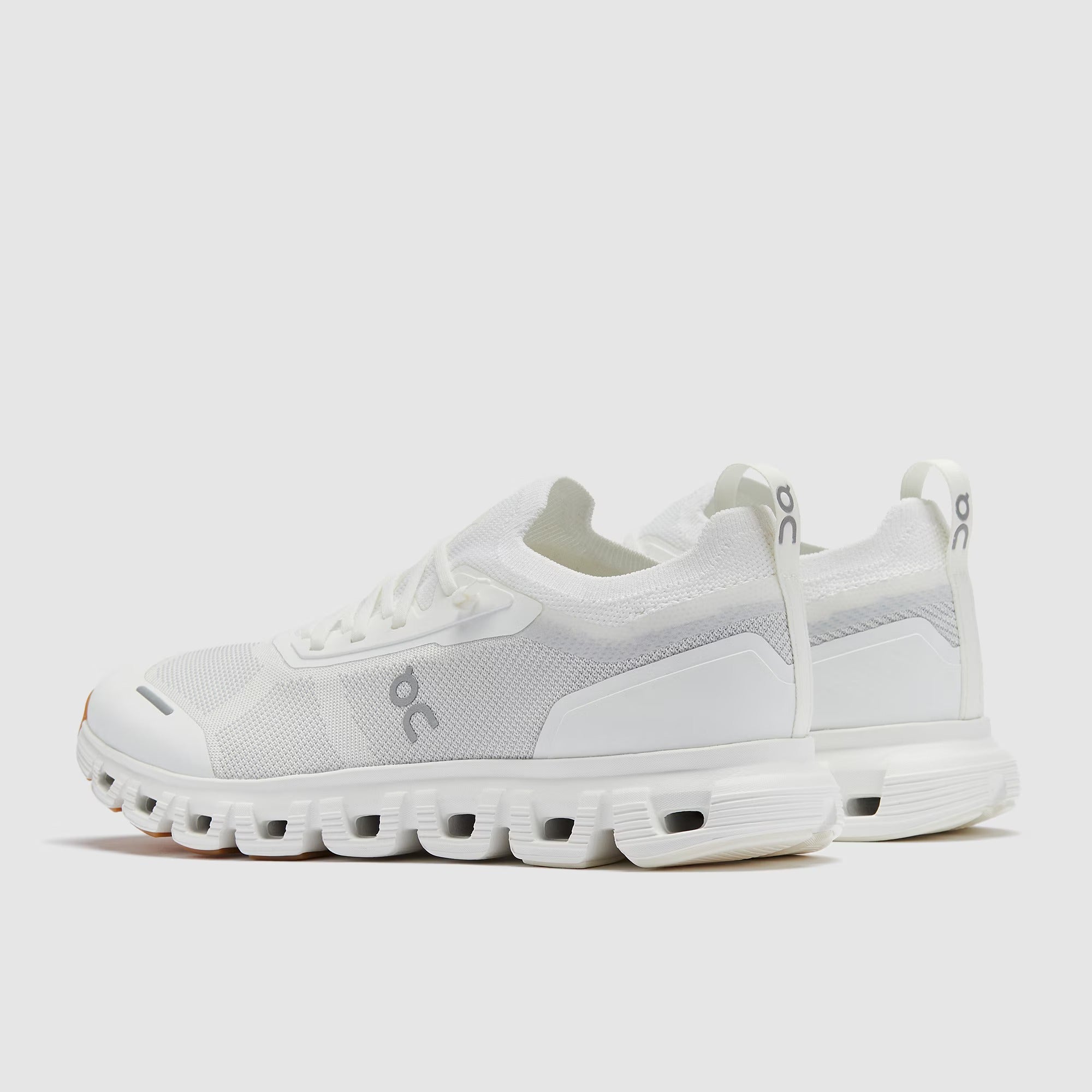 On Women’s Cloud 6 Versa