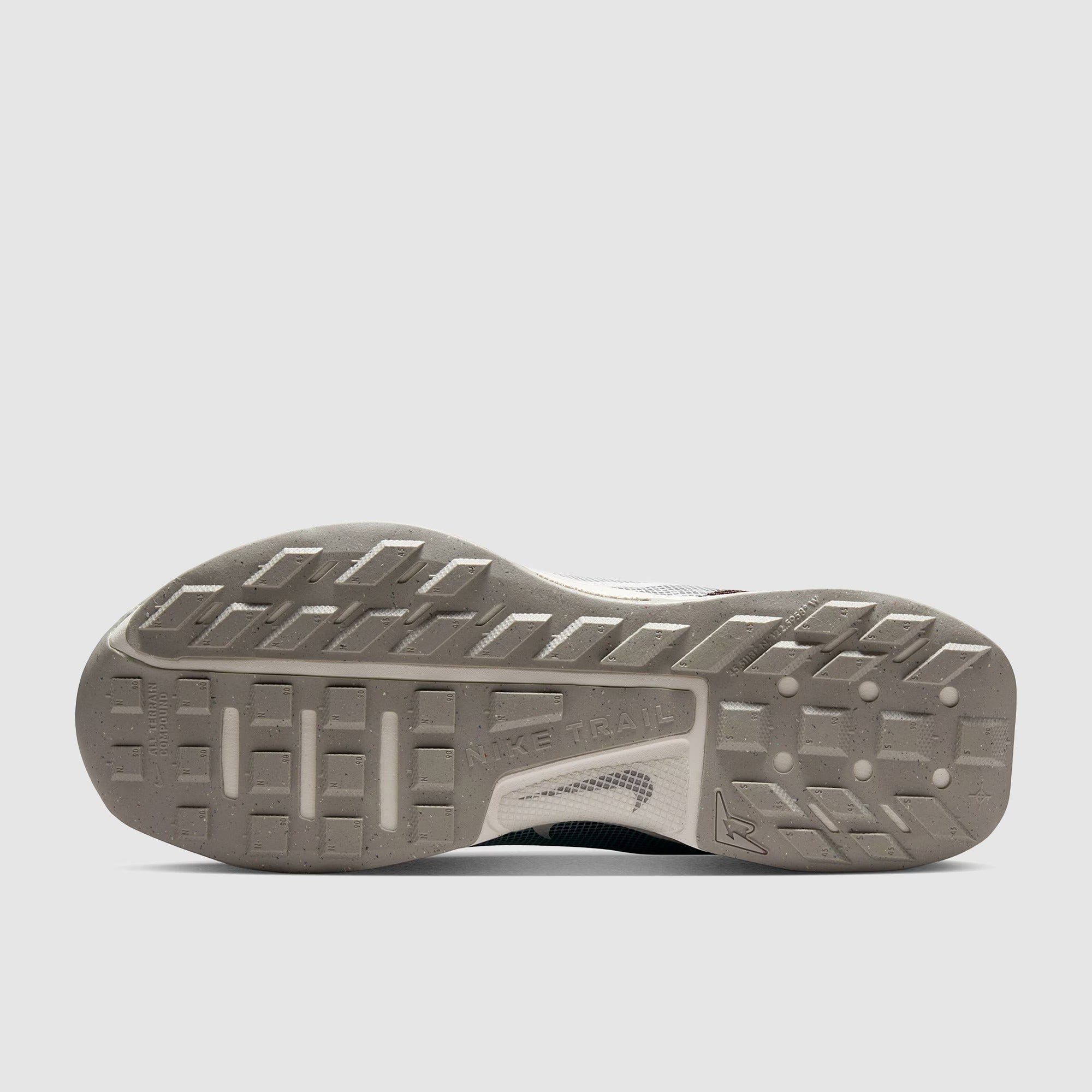 حذاء نايكي جونيبر تريل 3