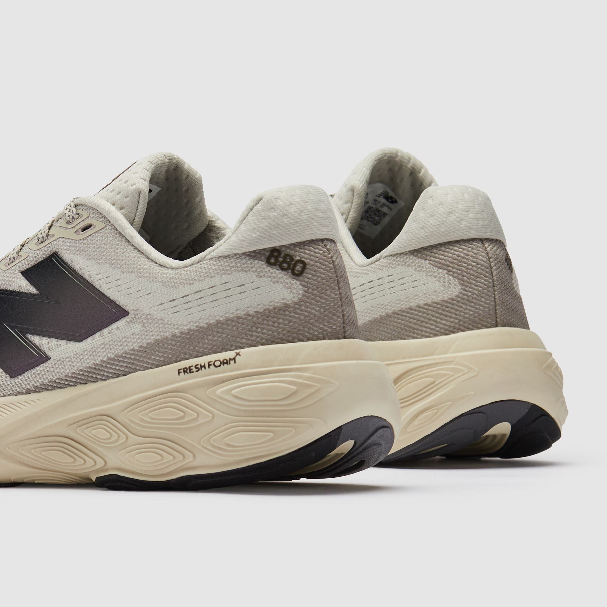 حذاء نيو بالانس فريش فوم إكس 880 في 15 النسائي